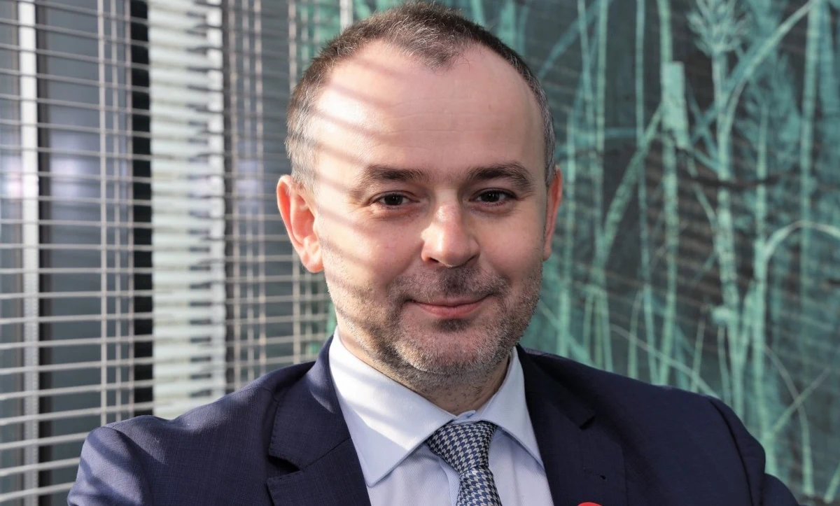 Członek zarządu NBP Paweł Mucha łamie regulacje dot. wypowiadania się w imieniu banku centralnego; prowadzona przez niego komunikacja zmierza tylko i wyłącznie do tego by wywrzeć medialną presję na wypłatę nienależnych mu, acz niemałych nagród i premii - ocenił rzecznik NBP Wojciech Andrusiewicz.