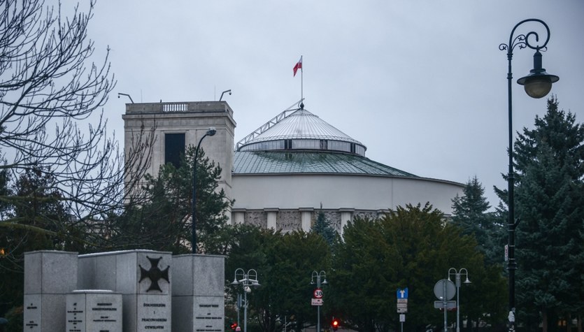  Wpis o bombie w Sejmie. Polityk Jacek Ć. usłyszał zarzuty