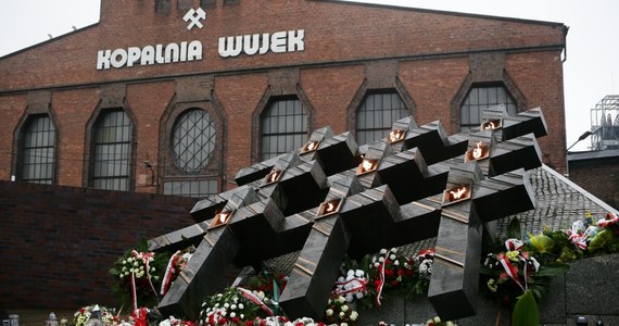 O godzinie 11 w Katowicach rozległ się dźwięk syren alarmowych – w ten sposób uczczono pamięć o dziewięciu górnikach z kopalni Wujek, zastrzelonych przez zomowców podczas pacyfikacji zakładu na początku stanu wojennego.