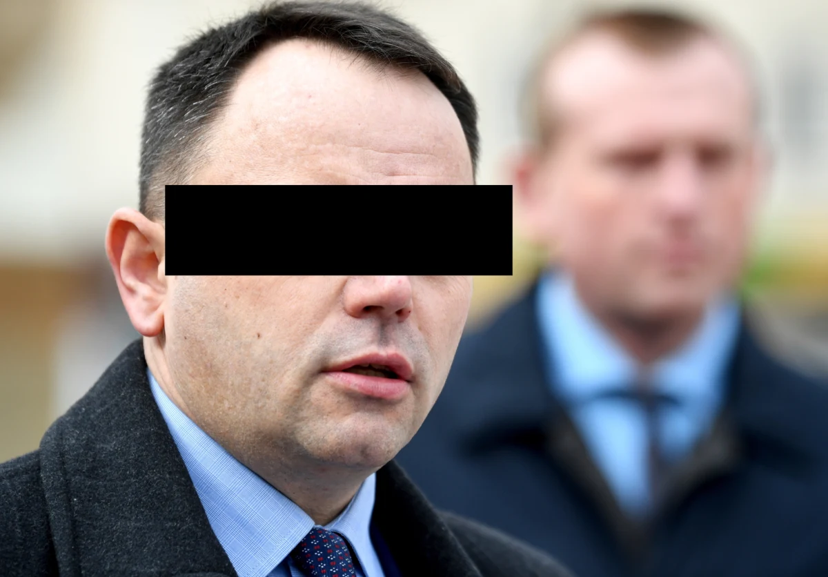 Jacek Ć., który miał w jednym z mediów społecznościowych opublikować wpis pochwalający przestępstwo i sugerujący zagrożenie bombowe w gmachu Sejmu, usłyszał prokuratorskie zarzuty. W piątek kandydat Konfederacji do Senatu został zatrzymany przez policję.