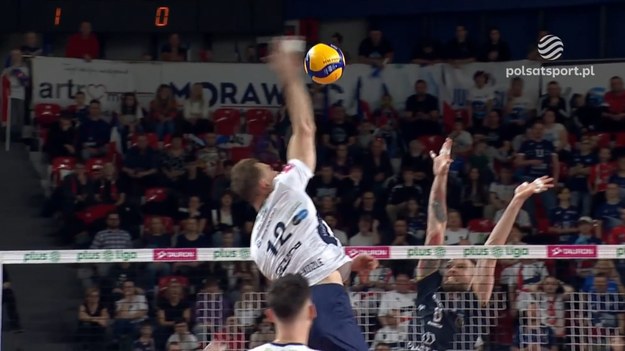 Skrót meczu 12. kolejki PlusLigi Grupa Azoty ZAKSA Kędzierzyn-Koźle - Projekt Warszawa 1:3 (25:22, 21:25, 20:25, 22:25).

