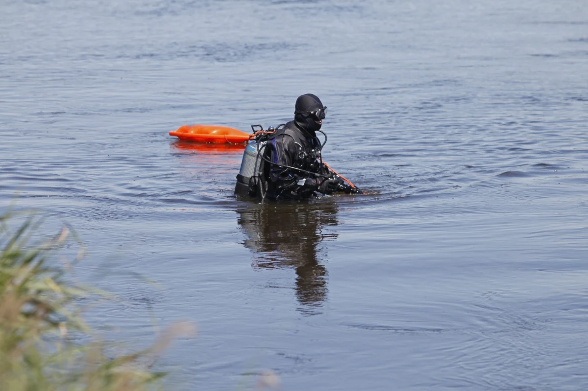 Tragedia na jeziorze Wolickim w powiecie żnińskim w województwie kujawsko-pomorskim. Po tym, jak wywrócił się kajak, w wodzie zalazła się jedna osoba. Niestety, jej życia nie udało się uratować.