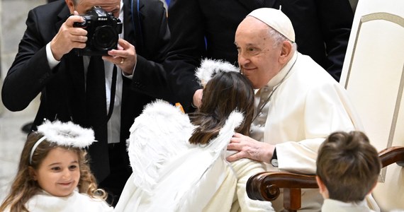 Papież Franciszek kończy dziś 87 lat. Jest jednym z najstarszych papieży w historii. Niedawno zapewnił, że po ostatnich problemach ze zdrowiem czuje się już dobrze i chce wiele jeszcze zrobić. "A to dobry sygnał, prawda?"- zapytał.