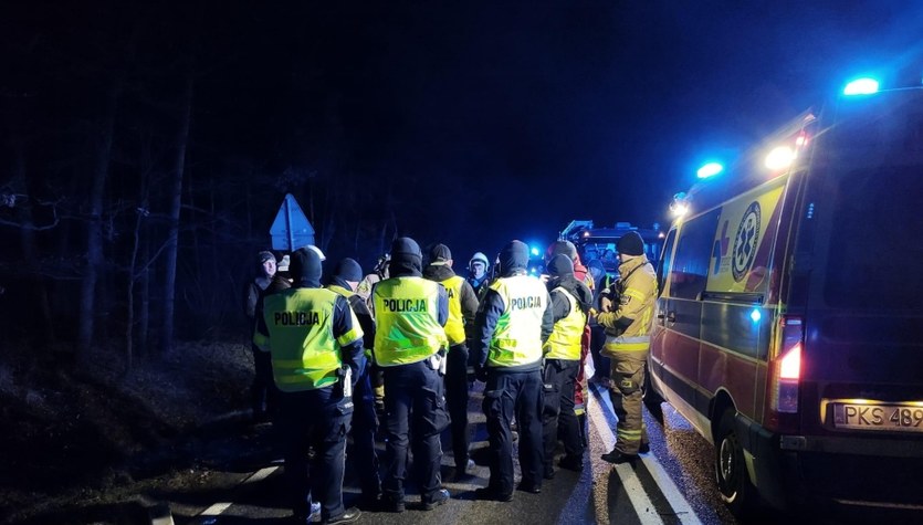  Czołowe zderzenie. 19-latek zginął, jego koledzy uciekli do lasu