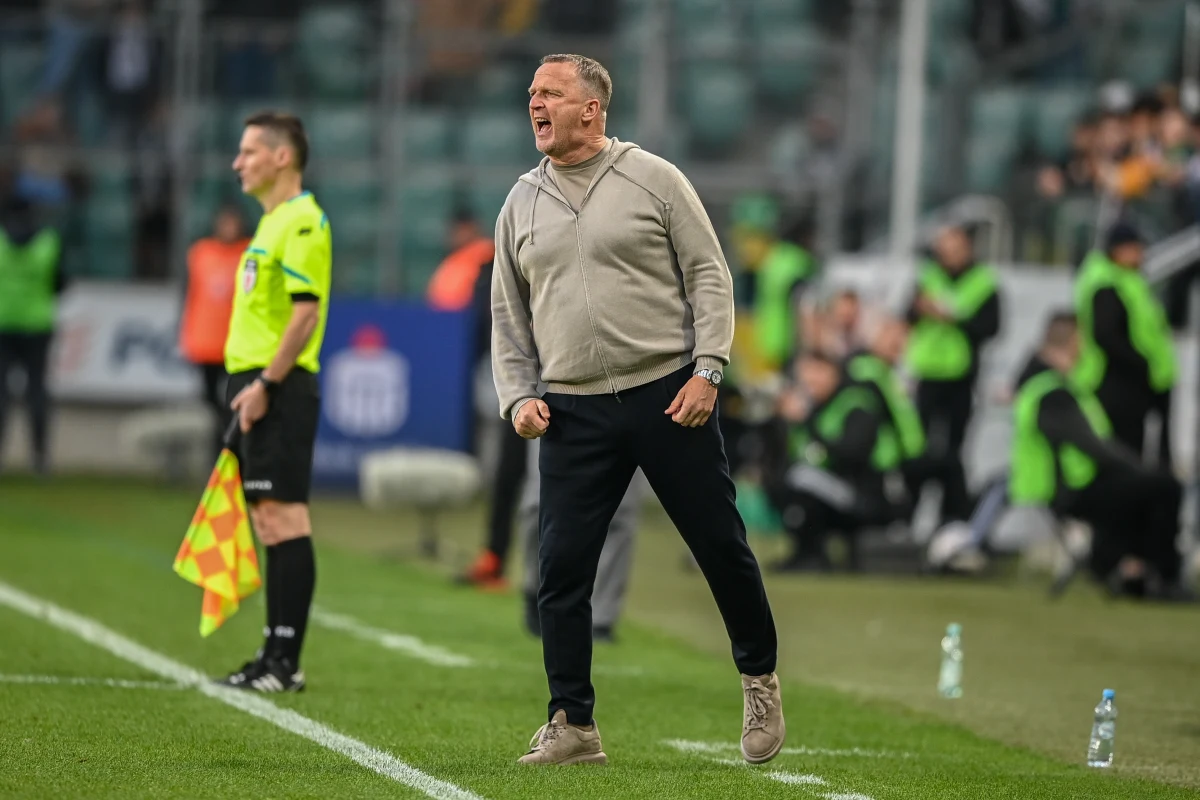 John van den Brom przestał być trenerem Lecha Poznań. Klub rozstał się z Holendrem, który prowadził Kolejorza przez półtora roku. 