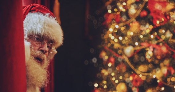 Świąteczny film NATO zbulwersował niektórych Finów. Na klipie Święty Mikołaj jest przedstawiony jako mieszkaniec bieguna północnego. "Wszyscy wiemy, że mieszkam w Laponii" – mówi ten prawdziwy Mikołaj z Rovaniemi.