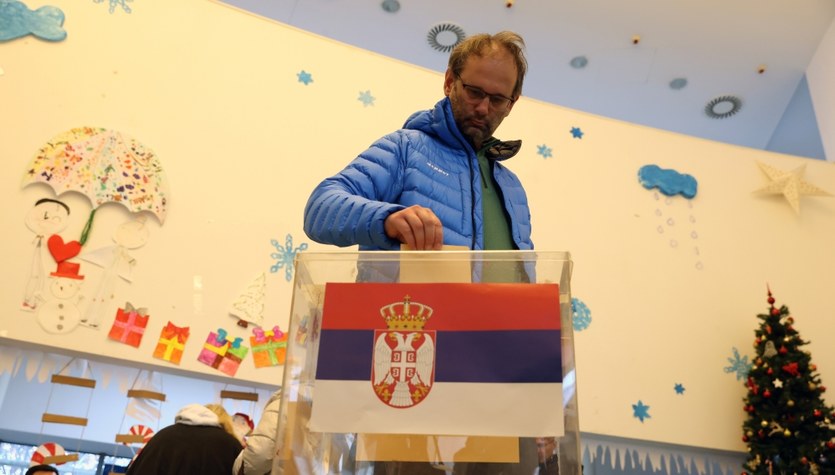 Elecciones en Serbia.  El partido gobernante SNS lidera la carrera