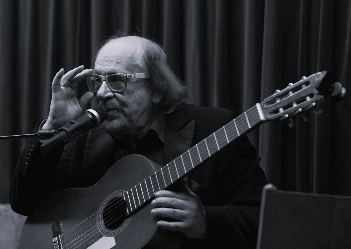 W niedzielę w wieku 71 lat zmarł Jerzy Mamcarz, poeta, kompozytor, pieśniarz, satyryk, prezes Związku Polskich Autorów i Kompozytorów ZAKR. Był dyrektorem artystycznym Festiwalu im. Jonasza Kofty "Moja Wolności" i Festiwalu Polskiej Piosenki "Kryształowy Kamerton". O śmierci artysty poinformował ZAKR