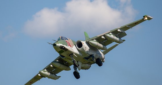 Siły rosyjskie zestrzeliły własny samolot szturmowy Su-25 – poinformował dowódca wojsk lotniczych Ukrainy, generał Mykoła Ołeszczuk. Wcześniejsze doniesienia mówiły, że maszyna została zniszczona przez Ukraińców.