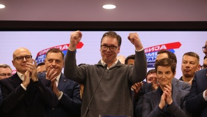 Serbia: Vuczić ogłasza zwycięstwo. Opozycja wzywa do protestów 