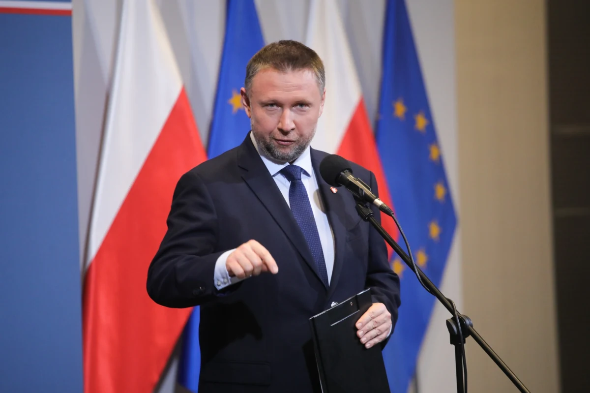 Ruszył audyt w resorcie spraw wewnętrznych i administracji - dowiedział się reporter RMF FM. Efektem jego prac ma być raport otwarcia, dotyczący nie tylko ministerstwa, ale także podległych mu służb mundurowych. 