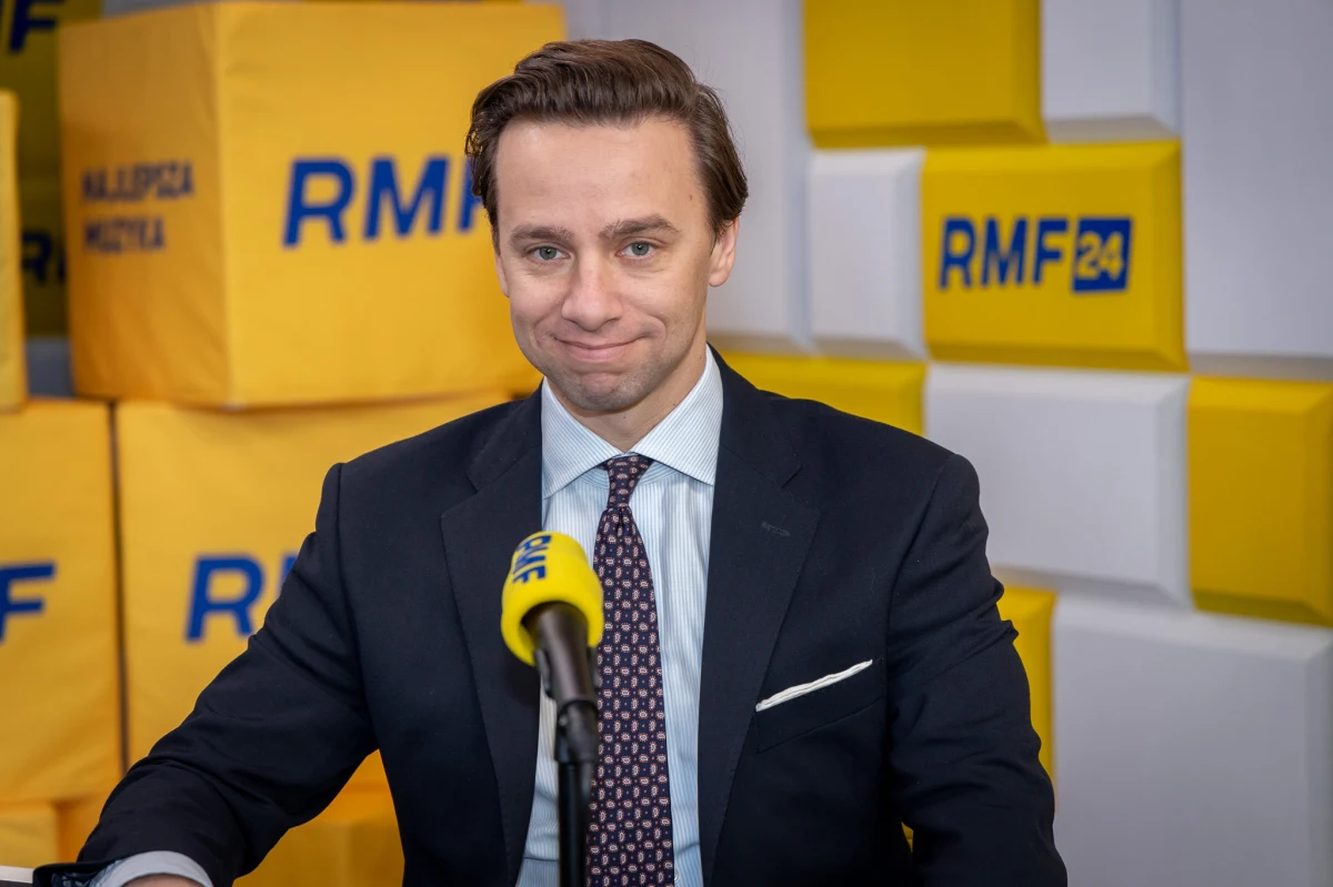 "To trzeciorzędny 'newsik', którym nikt się nie zajmował dłużej niż kilka sekund. W tym czasie dochodzi do poważnych tragedii na świecie, a my będziemy się tym wydarzeniem zajmować kolejny tydzień. To jest niepoważne" - mówił w Popołudniowej rozmowie w RMF FM Krzysztof Bosak komentując sprawę Grzegorza Brauna. Wicemarszałek Sejmu odrzuca możliwość usunięcia Brauna posła z Konfederacji. "Nie ma podstaw" - przyznaje.