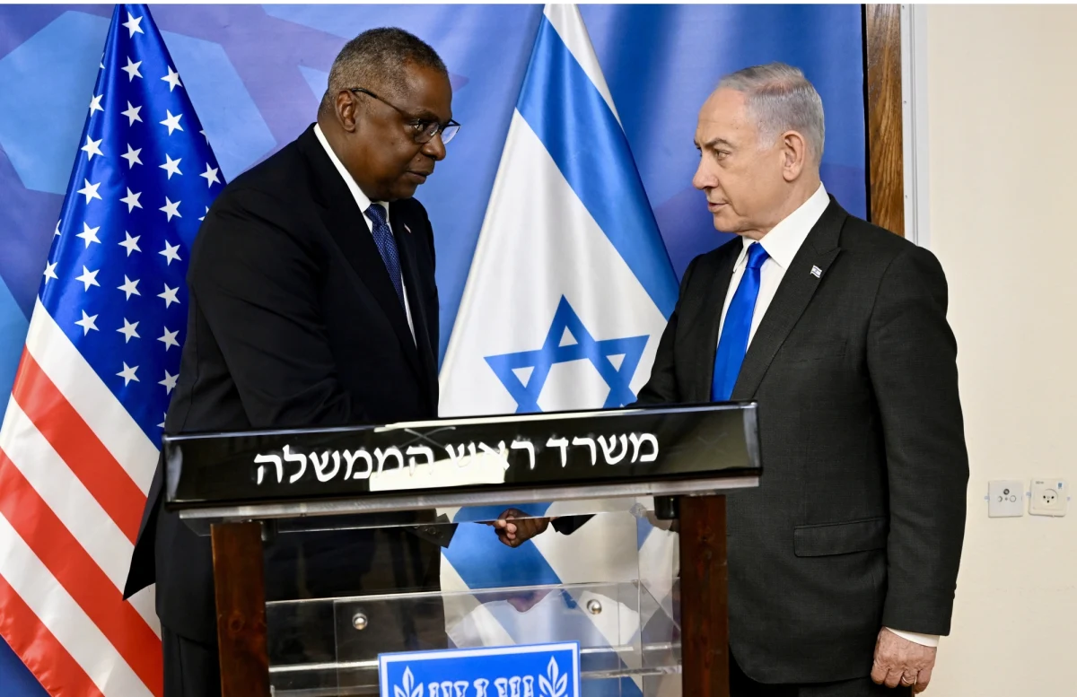 Szef Pentagonu Lloyd Austin rozmawiał w poniedziałek ze swoim odpowiednikiem z Izraela Joawem Galantem. Stany Zjednoczone od początku wojny próbują wpłynąć na Izrael w kilku kwestiach - m.in. w sprawie dostarczania pomocy humanitarnej dla Gazy, metod prowadzenia działań militarnych przez izraelską armię (IDF) i tego, co stanie się z palestyńską enklawą po zakończeniu konfliktu. Austin przyznaje, że w rozmowach powróciła koncepcja utworzenia państwa palestyńskiego. Izraelskie media donoszą jednak, że Benjamin Netanjahu ma zupełnie inne plany.