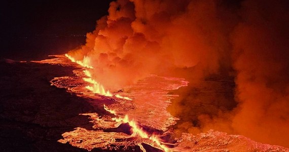 Po tygodniach intensywnych trzęsień ziemi na półwyspie Reykjanes w południowo-zachodniej Islandii wybuchł wulkan. Wcześniej ewakuowano ok. 4 tys. osób z rybackiego miasteczka.