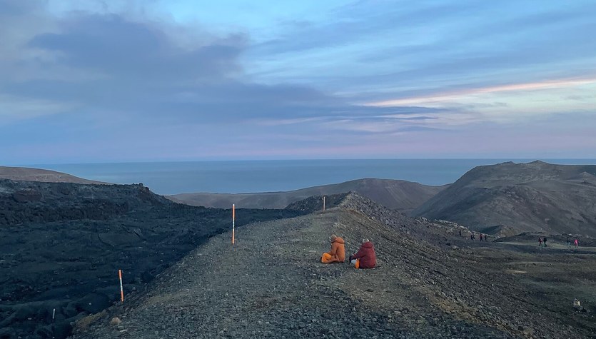 Islandia.  Potente erupción volcánica en la península de Reykjanes.  Los residentes fueron evacuados