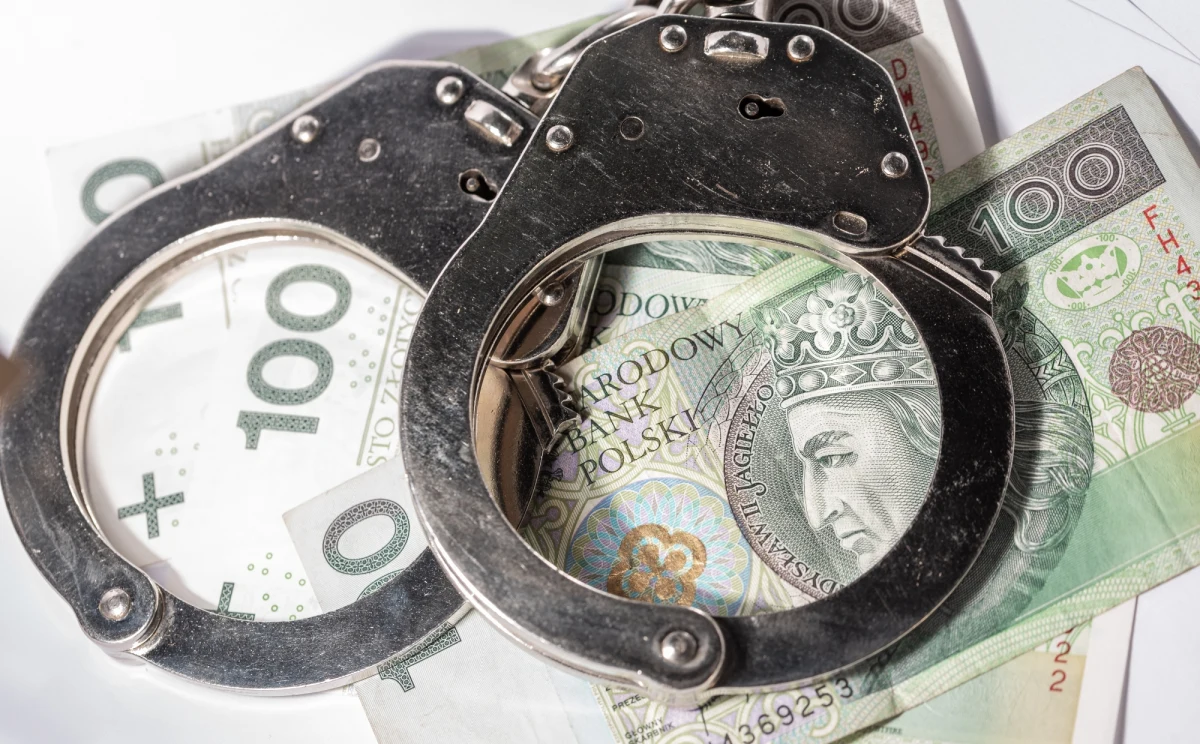 ​Sąd Okręgowy w Siedlcach skazał sześć osób w postępowaniu dotyczącym działającej na terenie Siedlec i innych miejscowości zorganizowanej grupy przestępczej o charakterze zbrojnym, która czerpały milionowe zyski z prostytucji uprawianej przez prawie 100 kobiet - przekazał dział prasowy Prokuratury Krajowej. Wyjaśnił, że mazowiecki pion PZ Prokuratury Krajowej doprowadził do skazania członków tzw. grupy siedleckiej. 