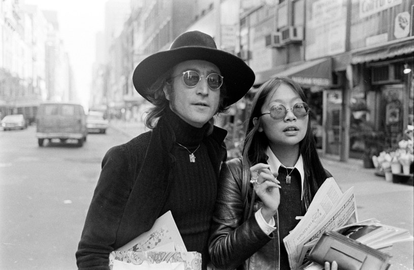 John Lennon i Yoko Ono uchodzili za bardzo zgraną parę. Może poza 18-miesięcznym okresem, który Lennon nazywał później "The Lost Weekend". To właśnie wtedy państwo Lennonowie pozostawali w separacji, a Ono podsunęła mężowi asystentkę, 22-letnią May Pang, którą wybrała mu za towarzyszkę. Po niemal 50 latach od tych zdarzeń kobieta przyznaje, że Yoko Ono zdecydowała się całkowicie ją "wymazać".