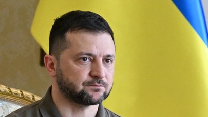 Spada zaufanie do Zełenskiego. Załużny nowym bohaterem Ukrainy