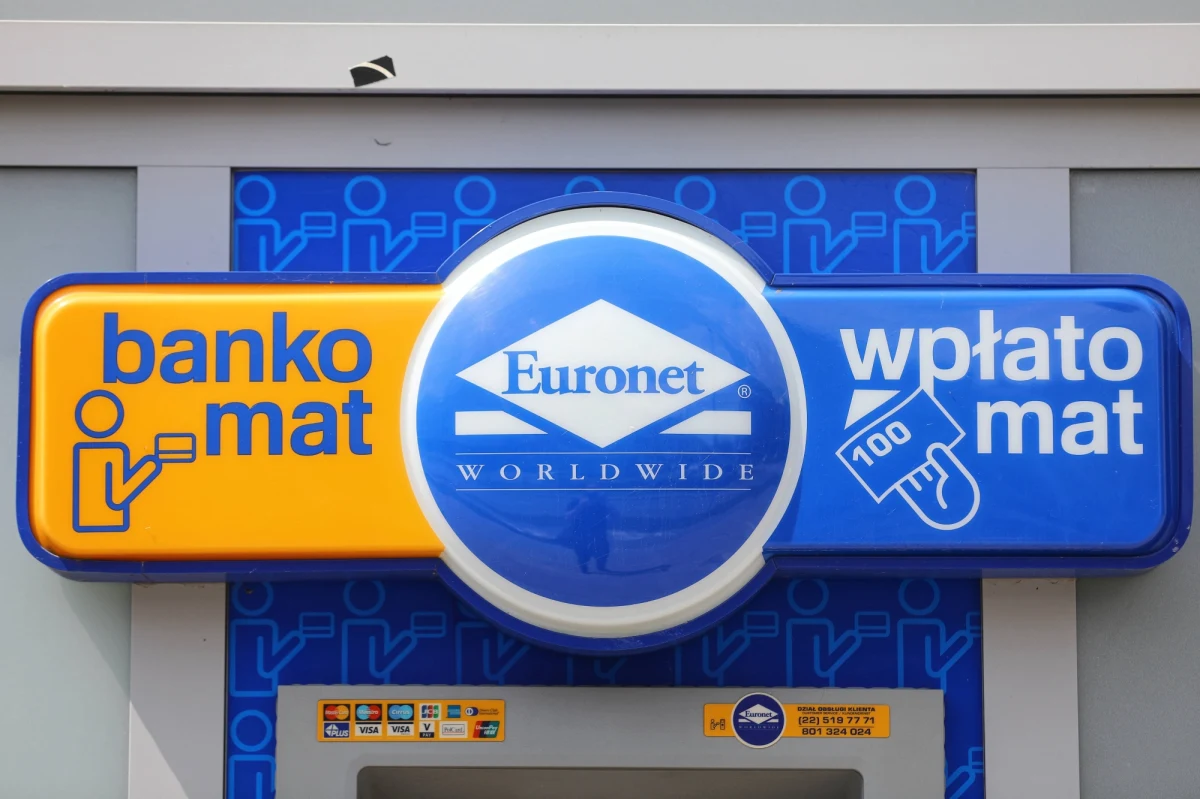 Nie będzie można zrobić standardowych przelewów w świąteczny poniedziałek, 25 grudnia i wtorek, 26 grudnia oraz 1 stycznia - informuje Krajowa Izba Rozliczeniowa (KIR). System rozliczeniowy Elixir, obsługujący przelewy międzybankowe w złotych, będzie miał przerwę.
