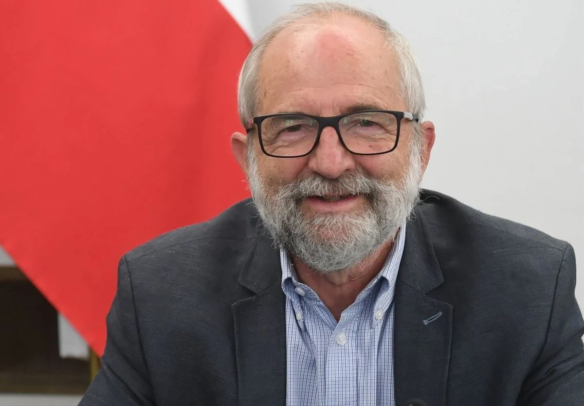 Media publiczne powinny być finansowane z budżetu państwa, ale nie tak jak dotychczas – potrzebna jest ustawa, która określi ich finansowanie na wiele lat – powiedział były przewodniczący KRRiT i b. prezes TVP Juliusz Braun, który był gościem wtorkowej Rozmowy w południe w RMF FM i Radiu RMF24. Według niego nie ma sensu utrzymywać abonamentu radiowo-telewizyjnego.