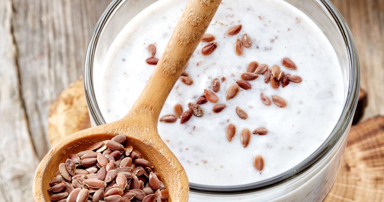 Jedna szklanka rano i jelita zaczynają pracować. Ten koktajl robi furorę