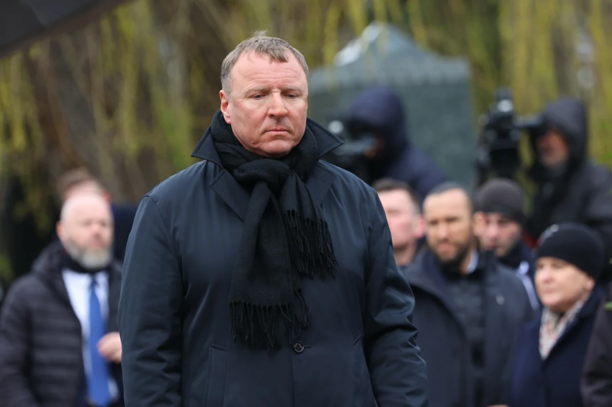 Minister finansów będzie przedstawicielem państwa polskiego w międzynarodowych instytucjach finansowych, w tym w tzw. Banku Światowym - zapowiedział premier Donald Tusk, informując jednocześnie o odwołaniu Jacka Kurskiego z Waszyngtonu. Decyzji o odwołaniu Kurskiego nie uznaje Narodowy Bank Polski.