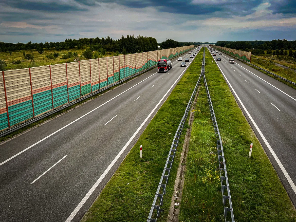 "Podjęliśmy uchwałę dot. ponownego zwolnienia z opłat na autostradzie w kierunku Gdańsk-Toruń" - powiedział we wtorek po zakończeniu posiedzenia rządu premier Donald Tusk. Bezpłatny przejazd będzie obowiązywał od 1 stycznia 2024 r. do 31 grudnia 2024 r.