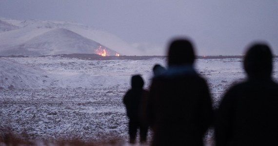 Po tygodniach wzmożonej aktywności sejsmicznej w rejonie góry Hagafell doszło do wybuchu wulkanu Fagradalsfjall. Erupcja zagraża rybackiemu miasteczku Grindavik, z którego półtora miesiąca temu ewakuowano 4 tys. mieszkańców. "Nie może to być jak na razie erupcja instagramowa, ponieważ są to tereny zamieszkałe" - mówi na antenie internetowego Radia RMF24 Margaret Adamsdottir, Polka mieszkająca w Islandii, dziennikarka telewizji ROV.