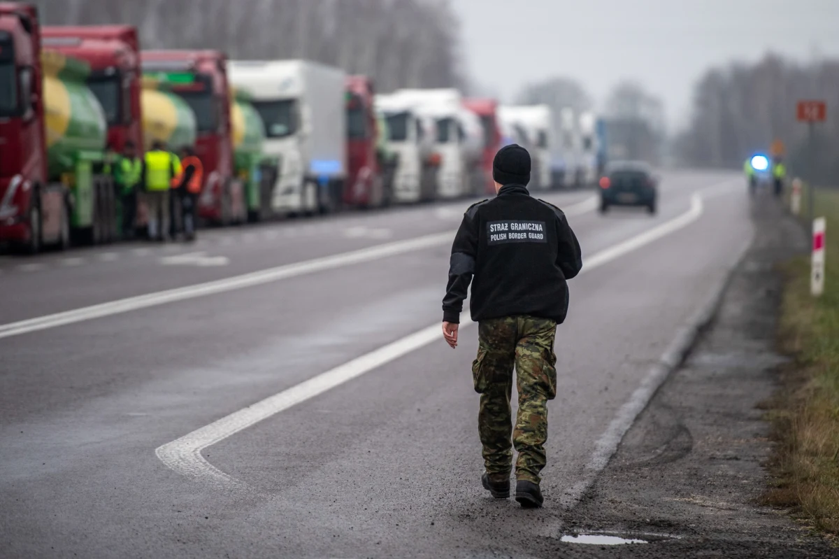 "Mam nadzieję, że nowy polski rząd pomoże znieść blokadę polsko-ukraińskich przejść granicznych" - mówił prezydent Ukrainy Wołodymyr Zełenski na konferencji prasowej podsumowującej mijający rok. 