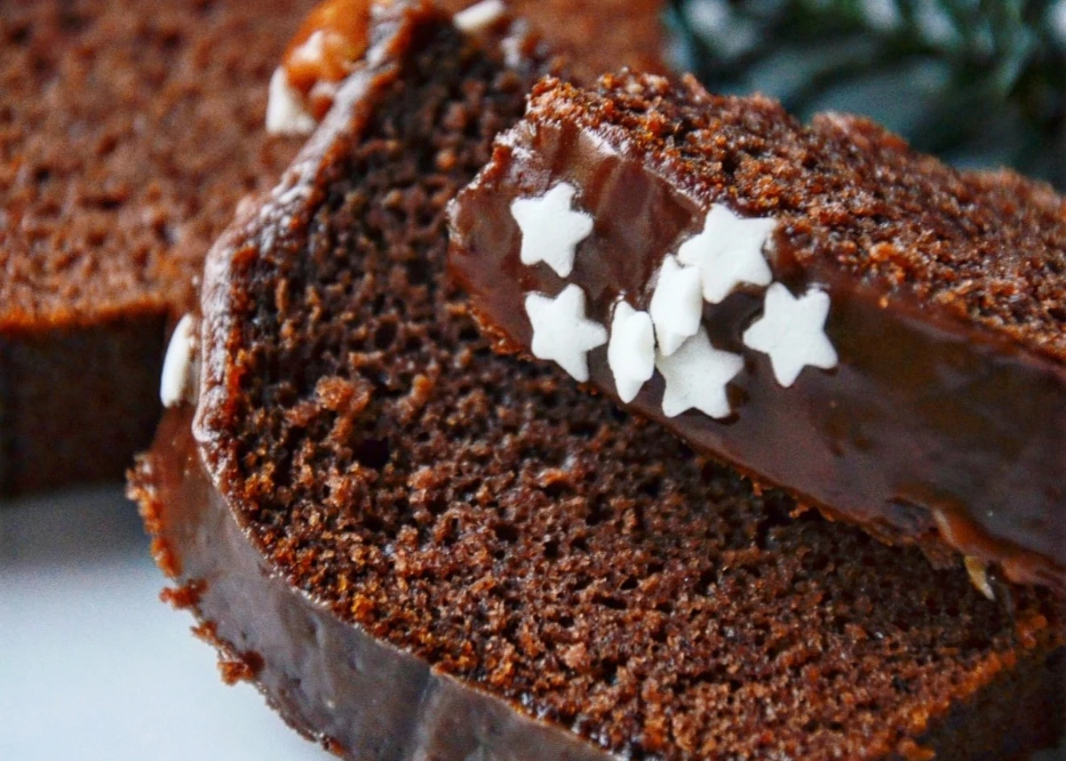 W dawnych czasach pierniki był symbolem dobrobytu i luksusu. Wysyłano je na każdą królewską koronację. Były nieodzownym składnikiem staropolskiego, mięsnego "szarego sosu". Bywały też lekarstwem na przeziębienie i... depresję. Dziś ich przesiąknięty korzennymi przyprawami zapach od razu budzi skojarzenia z Bożym Narodzeniem. Jaka jest historia piernika? W czym tkwi tajemnica jego wyjątkowego smaku? Jak go przyrządzić i wreszcie - co ma piernik do świąt?