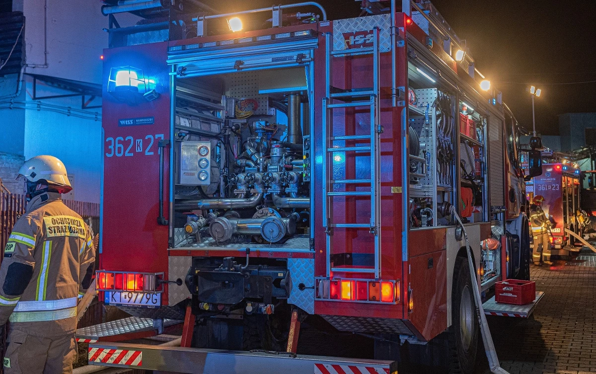 W nocy z wtorku na środę w Lubawie (Warmińsko-Mazurskie) doszło do pożaru kurnika, w którym było ok. 4 tys. piskląt indyków. Strażacy zdołali uratować ok. tysiąca ptaków.