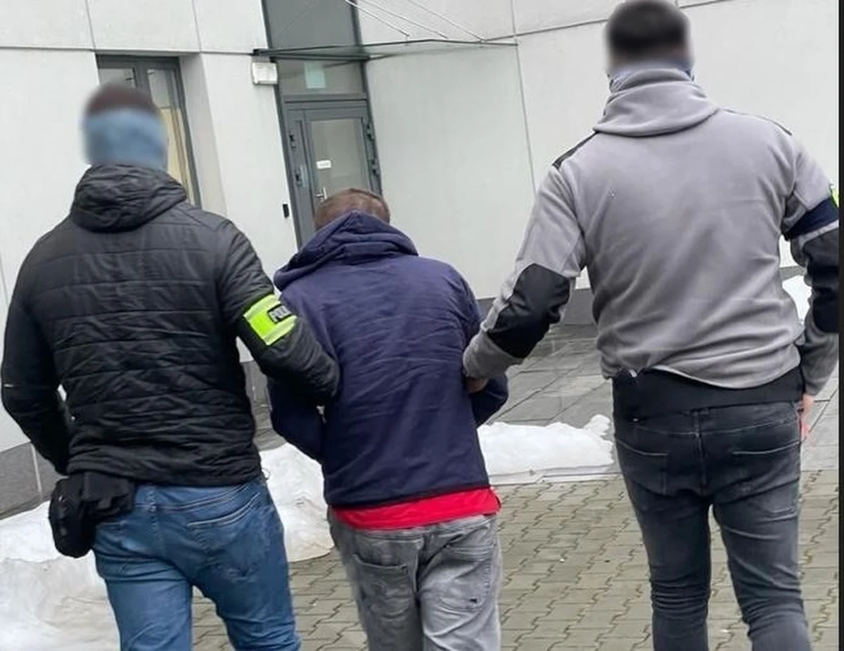 Po sześciu latach od zbrodni policjanci i prokuratorzy ustalili sprawcę brutalnego zabójstwa 55-letniego bezdomnego. Do morderstwa doszło w Czeladzi (Śląskie). Zatrzymany przed kilkoma dniami mężczyzna, który początkowo zaprzeczał, że ma z tą sprawą coś wspólnego, przyznał się do winy.

