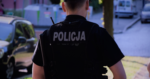 Policjanci zatrzymali 26-latka, podejrzanego o dokonanie rozboju w tramwaju, w południowej części Krakowa. Wcześniej mężczyzna w okolicach pętli tramwajowej nożem ugodzić w plecy osobę, z którą wdał się w sprzeczkę. Na szczęści obrażenia, jakich doznał poszkodowany nie były groźne.
