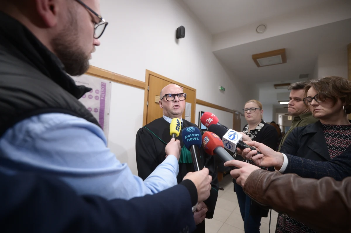 W ocenie Kancelarii Prezydenta Mariusz Kamiński i Maciej Wąsik są ułaskawieni. Ułaskawienie jest ważne i w mocy prawnej - tak prezydencka minister Małgorzata Paprocka odniosła się do wyroku sądu skazującego byłych szefów służb. 