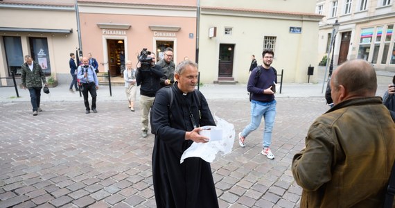 Ks. Michał Woźnicki, były salezjanin, który we wrześniu ub. roku został eksmitowany z poznańskiego domu zakonnego należącego do Towarzystwa Salezjańskiego, został wydalony ze stanu duchownego - poinformowała wrocławska inspektoria zgromadzenia.
