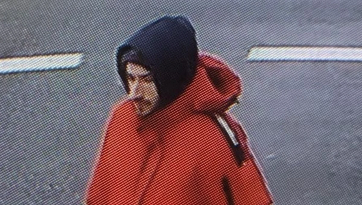 Policjanci z Biłgoraja poszukują mężczyzny, który może mieć związek z napadem na kantor w Tarnogrodzie, do którego doszło 1 grudnia. Po obezwładnieniu kobiety, ukradł pieniądze i uciekł.

