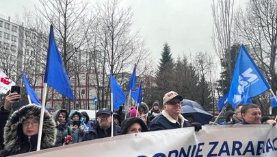 Pracownicy poczty protestowali w Warszawie. Domagali się podwyżek 