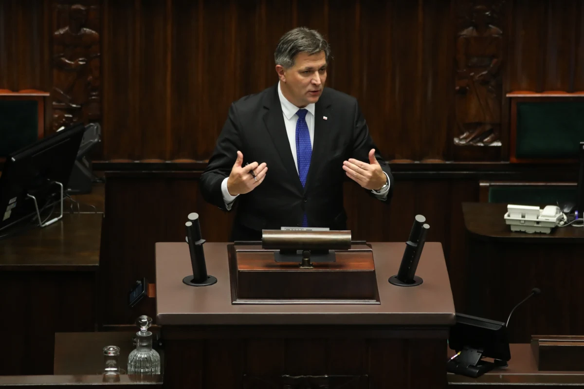 Do marszałka Sejmu wpłynęły już wszystkie zgłoszenia chętnych do pracy w komisji śledczej ds. afery wizowej - dowiedział się reporter RMF FM. Skład zespołu posłowie mają zatwierdzić w czwartek. Jako ostatni swoich kandydatów zgłosił klub Prawa i Sprawiedliwości.