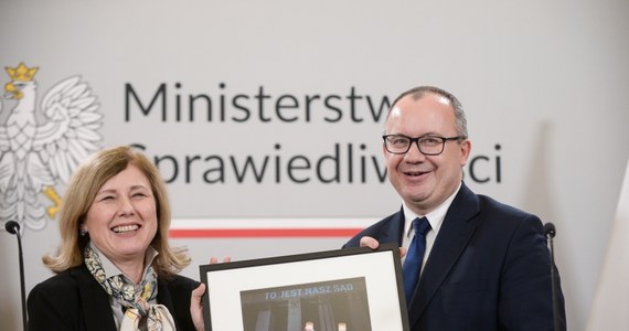 Komisja Europejska w ciągu najbliższych dwóch miesięcy oceni propozycje Polski w dziedzinie realizacji kamieni milowych dotyczących wymiaru sprawiedliwości - zapowiedziała po rozmowie z Adamem Bodnarem wiceprzewodnicząca Komisji Europejskiej. Vera Jourova spotkała się w Warszawie ministrem sprawiedliwości. 