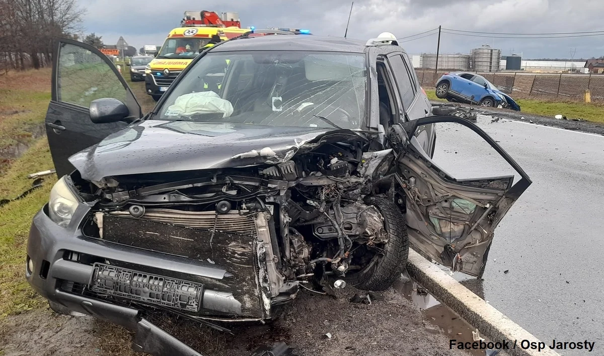 Cztery osoby zostały ranne w wypadku na drodze krajowej nr 12 koło Piotrkowa Trybunalskiego w Łódzkiem. Zderzyły się tam dwa samochody osobowe.