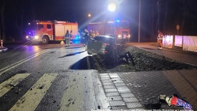 Zderzenie dwóch aut na Mazowszu. Trzy osoby w szpitalu