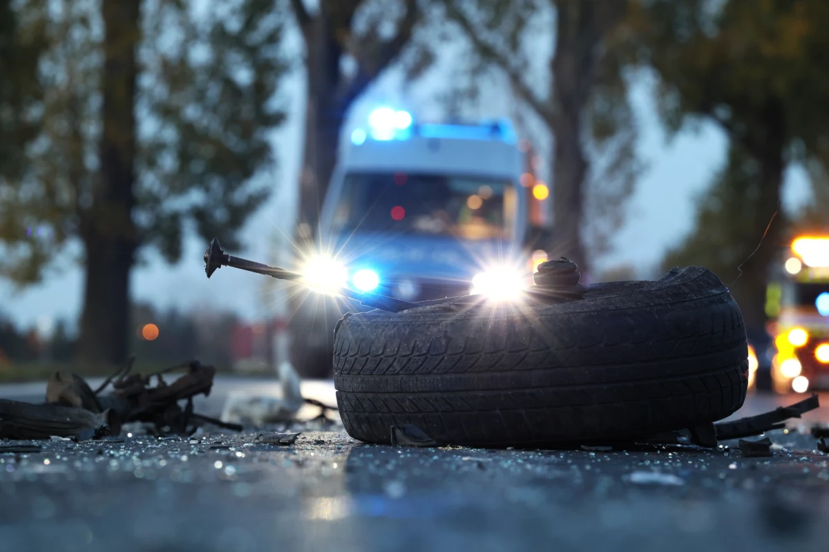 7 osób zostało rannych w zderzeniu samochodu osobowego i busa na DK10 w Sadłowie koło Suchania w województwie zachodniopomorskim. Na miejscu przez kilka godzin pracowały służby. 