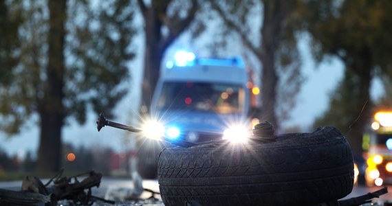7 osób zostało rannych w zderzeniu samochodu osobowego i busa na DK10 w Sadłowie koło Suchania w województwie zachodniopomorskim. Na miejscu przez kilka godzin pracowały służby. 