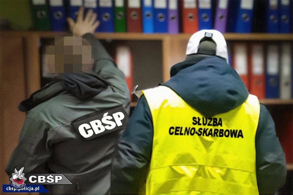 ​Funkcjonariusze CBŚP i KAS pod nadzorem Prokuratury Regionalnej w Warszawie zatrzymali kolejne 10 osób w ramach śledztwa dotyczącego międzynarodowej zorganizowanej grupy przestępczej. Chodzi o pranie pieniędzy pochodzących z różnego rodzaju przestępstw.