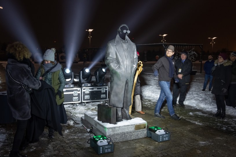 Krzysztof Jarzyna ze Szczecina doczekał się własnego pomnika. Bohater kultowej polskiej komedii "Poranek kojota" został w ten sposób upamiętniony we wspomnianym mieście.