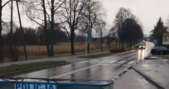 10-latek trafił do szpitala na badania po potrąceniu na przejściu dla pieszych przez kierowcę osobowego bmw. Do wypadku doszło w czwartek rano w Brzeszczach ( Małopolskie). Chłopiec poruszał się na hulajnodze.