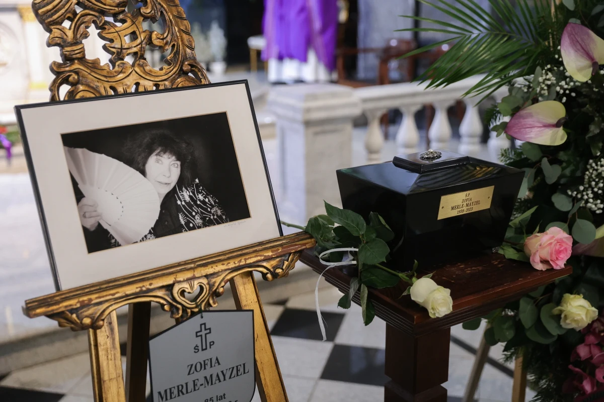 Aktorka teatralna i filmowa Zofia Merle została we czwartek pochowana na Cmentarzu Powązkowskim. Pożegnała ją rodzina i znajomi, a także przedstawiciele Ministerstwa Kultury i Dziedzictwa Narodowego oraz Związku Artystów Scen Polskich.