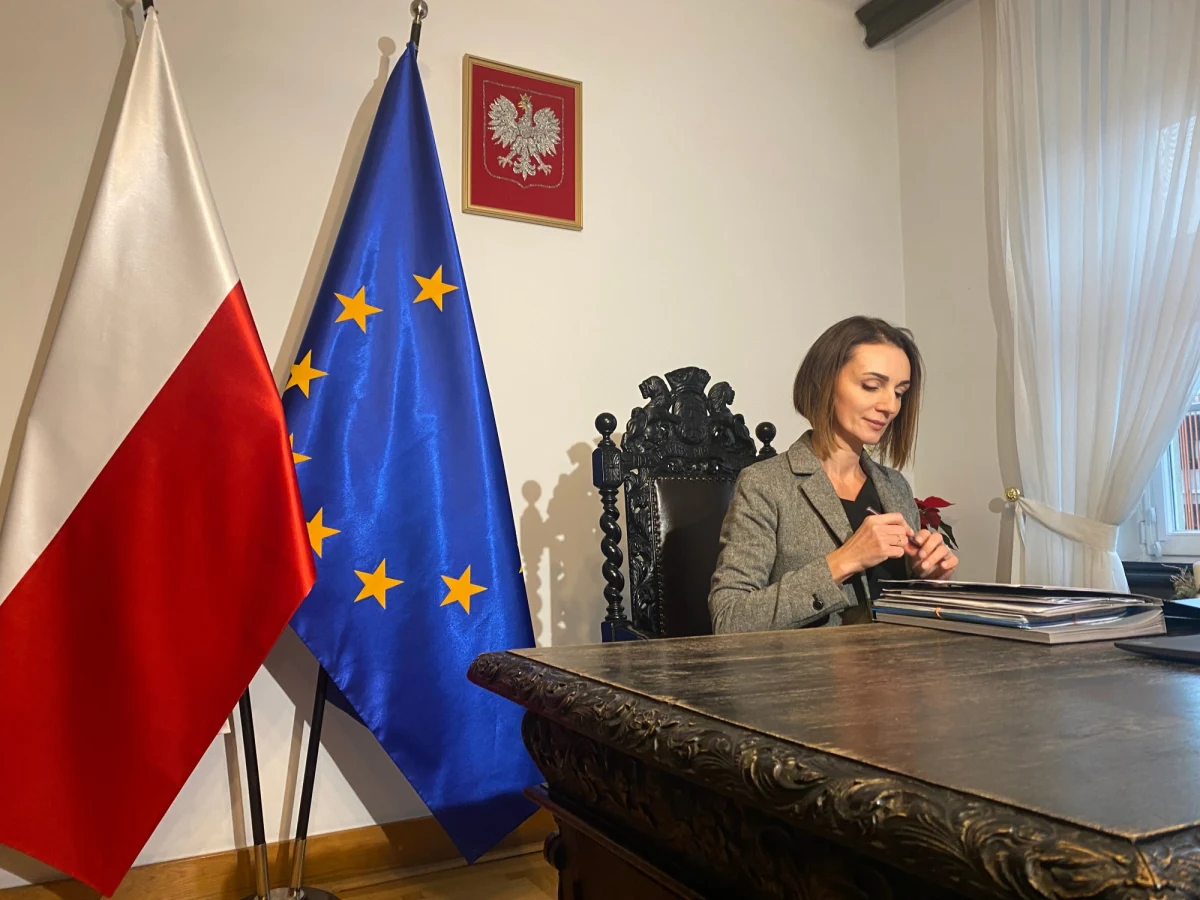 ​O odwołanie obecnego komisarza Sopotu Lucjana Brudzyńskiego i powołanie w to miejsce byłej wiceprezydent tego miasta  Magdaleny Czarzyńskiej - Jachim wystąpiła do premiera Donalda Tuska nowa wojewoda pomorska. To jedna z pierwszych decyzji pełniącej od wczoraj tę funkcję Beaty Rutkiewicz.