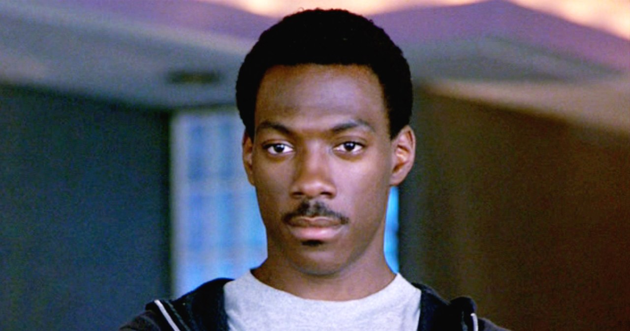 Eddie Murphy w latach 80. i 90. był jednym z najpopularniejszych aktorów komediowych na świecie. Po ogromnych sukcesach przyszedł jednak gorszy czas. Aktor nie mógł poradzić sobie z porażką filmów, w których grywał. Zniknął z ekranów na sześć lat. Jakiś czas temu powrócił, a już wkrótce widzowie będą mogli go zobaczyć w kontynuacji lubianej serii.