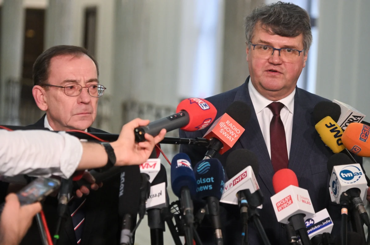 Wniosek o natychmiastowe zatrzymanie i doprowadzenie do zakładu karnego Mariusza Kamińskiego i Macieja Wąsika złożył w sądzie rejonowym w Warszawie mecenas Krzysztof Pawlak - adwokat jednej z oskarżycielek posiłkowych. W środę sąd prawomocnie skazał na dwa lata więzienia byłych szefów służb za nadużycia władzy w aferze gruntowej.